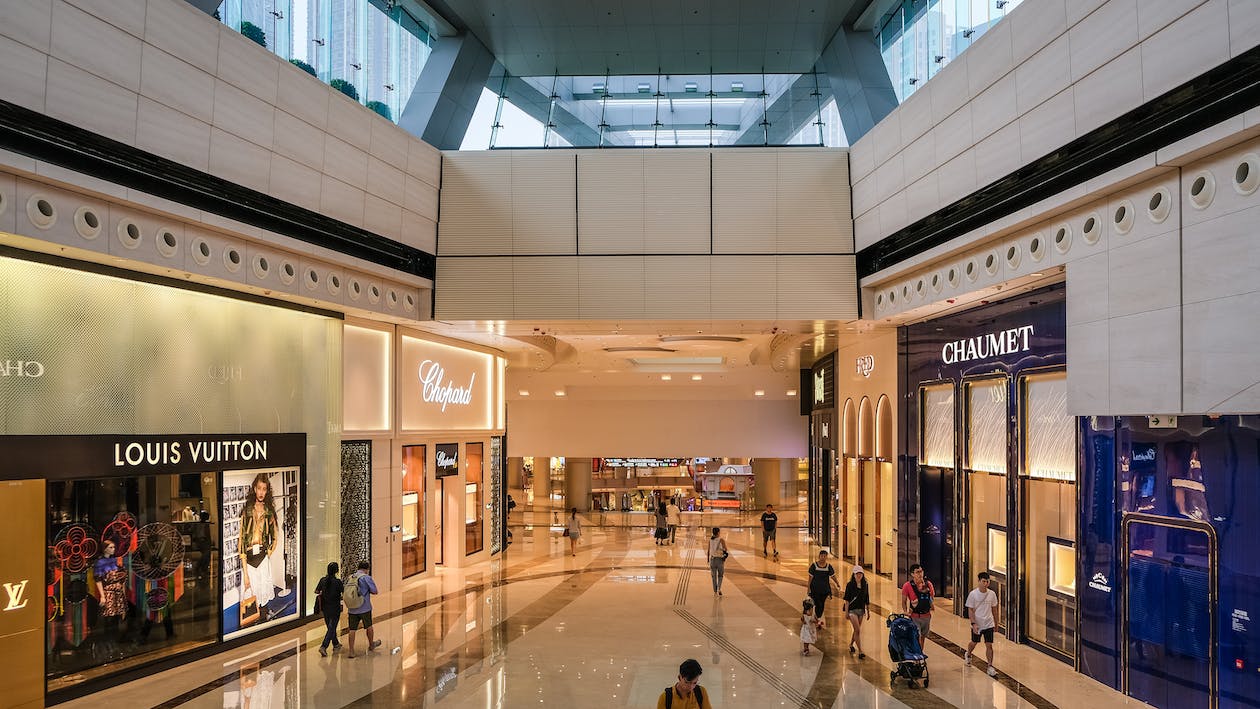 Sustainable Luxury Retail Spaces: Balancing Elegance & Environmental Responsibility